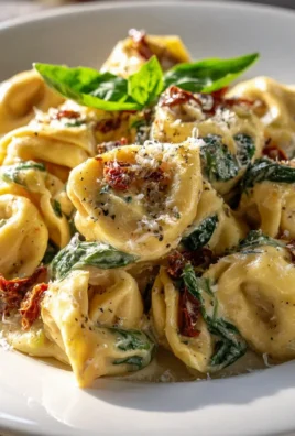 Cremiger toskanischer Tortellini mit getrockneten Tomaten