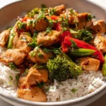 Hähnchen Reis Bowl mit Knoblauchbutter & frischem Gemüse