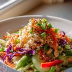 Schneller Knuspriger Reissalat mit Erdnuss-Sesam-Dressing