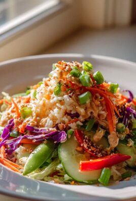 Schneller Knuspriger Reissalat mit Erdnuss-Sesam-Dressing